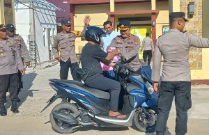 Kapolsek Palaran Bagikan Takjil dan Santunan untuk Masyarakat dan Anak Yatim Piatu