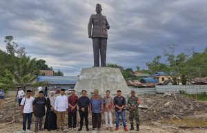 Safari Ramadhan di Sangasanga, Rendi Solihin Sempatkan Diri ke Monumen Patung Bung Karno
