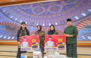 Air Mata Bahagia Pemenang Umrah di Acara Buka Puasa Bersama Bupati Edi Damansyah dan Gus Miftah