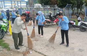 Gotong Royong Dispar Kukar: Bersih-Bersih Stadion Rondong Demang untuk Lingkungan yang Lebih Baik