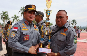 Pjs Bupati Pimpin Apel Siaga dan Apel Penyerahan BKO Satlinmas ke Polres Kukar
