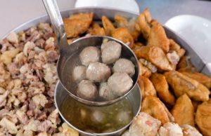 Pentol Sardi: Camilan Pedas dan Gurih yang Bikin Ketagihan di Tenggarong!