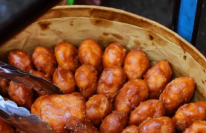 Kue Tradisional Gula Aren dan Bingkak Kentang, UMKM Salipah Jadi Pilihan Favorit di Tenggarong