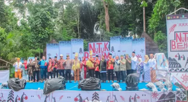 Camat Kota Bangun Darat Buka Festival Budaya Kutai Adat Lawas NUTUK BEHAM