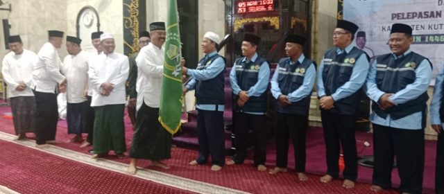 Lepas Calon Jama'ah Haji Kloter 3, Bupati Kukar Harap Pelayanan Petugas Lebih Maksimal