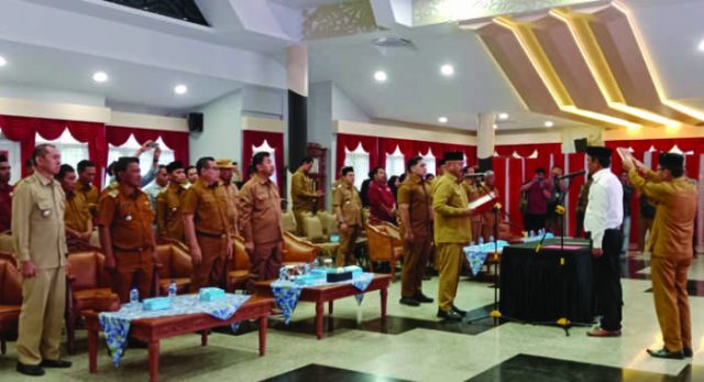 Kepala DPMD Kukar Hadiri Pelantikan Pj Kades Long Beleh Modang dan 12 Anggota BPD PAW