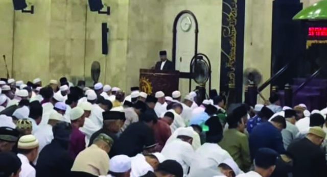Bupati Kukar Sholat Idul Adha di Masjid Agung Sultan Sulaiman, Sampaikan Makna Kesucian Ibadah Qurban