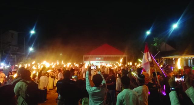 Warga Kelurahan Maluhu menggelar Pawai Obor menyambut Tahun Baru Islam 1 Muharram 1447 H pada Kamis malam (26/06/2025) yang melibatkan seluruh RT, lembaga, dan sekolah di wilayah kelurahan.