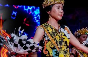 Tarian Dayak hingga Magnicentra Band Meriahkan Malam Syukuran HUT ke-81 RI di Mahulu